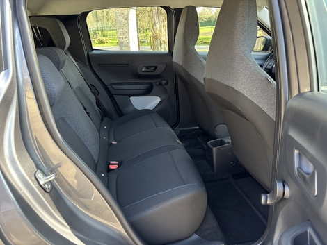 Beaucoup de place à l’arrière. La C3 est au-dessus de la concurrence en matière d’accueil.