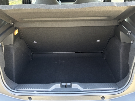 310 litres de base pour le coffre. Un volume très correct. En revanche pas de rangement sous plancher pour les câbles.