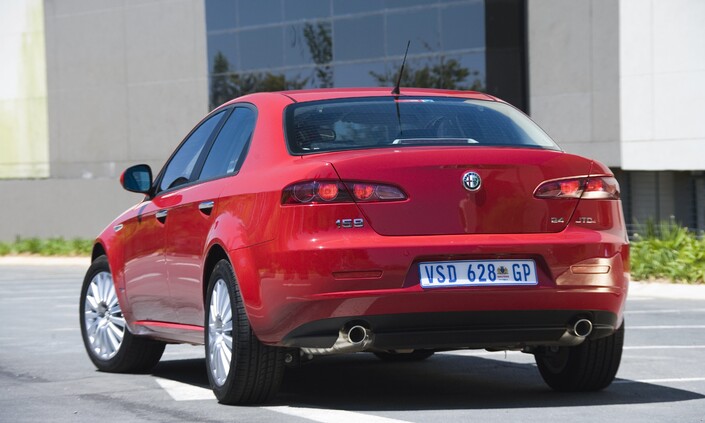 La poupe de l'Alfa 159 est au moins aussi réussie que l'avant, avec ses feux horizontaux rappellant l'avant. Ici en 2005.