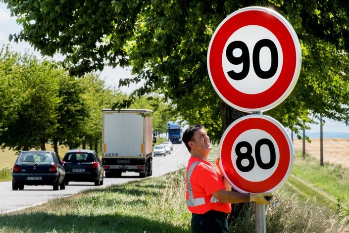 Pas encore collectors, les panneaux 80 pourront dorénavant se recycler en table basse du côté de la Haute-Marne.