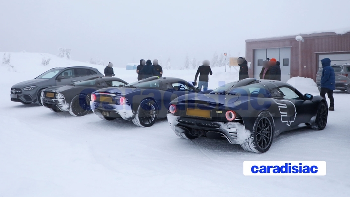 Trois d’un coup. Gordon Murray Automotive met les bouchées doubles pour livrer ses premières GMA T.33 avant la fin de l’année. Cette supercar dotée d’un cœur V12 de chez Cosworth ne sera produite qu’à 100 exemplaires, tous vendus. Ce modèle sera aussi décliné en version spider.