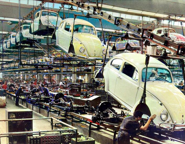 L'histoire de coeur entre les Mexicains et la Coccinelle est intimement liée au développement du site de Puebla, où la citadine allemande a été produite de 1967 à 2003 - Crédit dpaNewscomMaxPPP