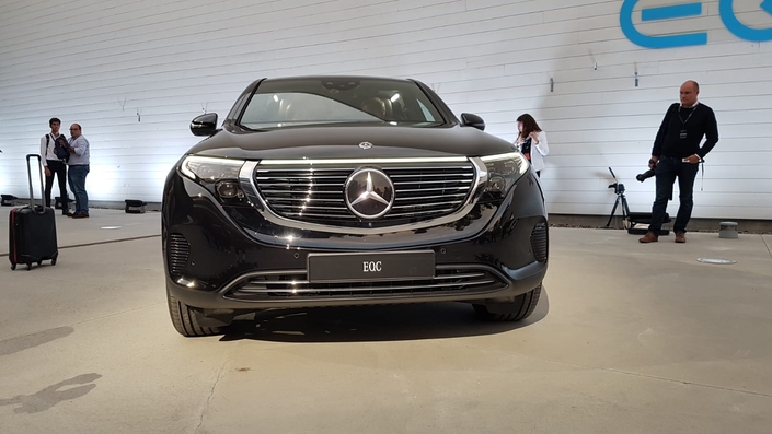 https://images.caradisiac.com/images/0/6/7/8/170678/S1-presentation-video-mercedes-eqc-premiere-etoile-electrique-561958.jpg
