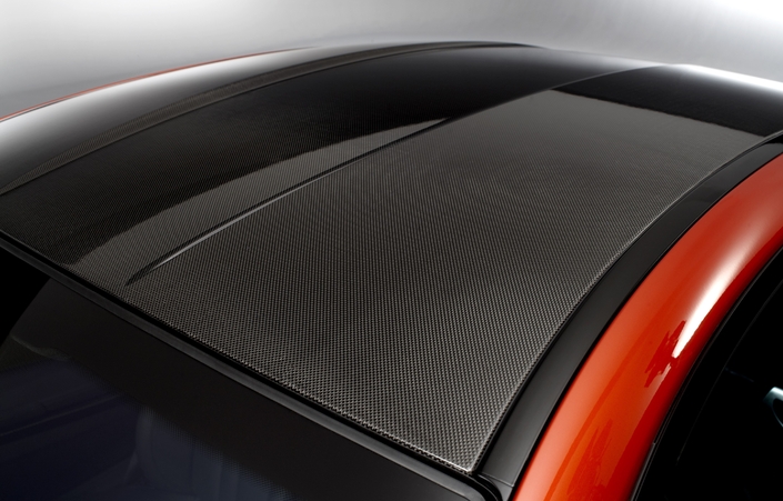 Le toit de la BMW M6 F13, partiellement composé de fibre de carbone, permet un allègement de 19 kg et un abaissement du centre de gravité.