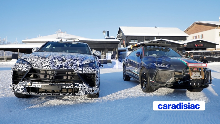 Bien camouflé, le Lamborghini Urus SE Performante est aux côtés du Lamborghini Urus SE et affiche des différences au niveau de la face avant. Le modèle est plus agressif avec des prises d’air plus imposantes afin de mieux refroidir la motorisation.