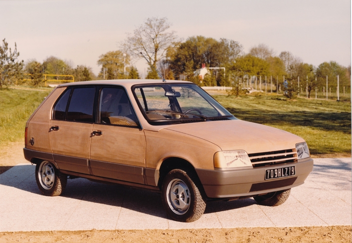Voici un restyling de la Visa, proposé par Gérard Godfroy chez Heuliez. Un air de 205 ? C'est normal, Godfroy ayant largement dessiné la Peugeot... sans savoir que ses idées seraient appliquées. Photo : archives Gérard Godfroy