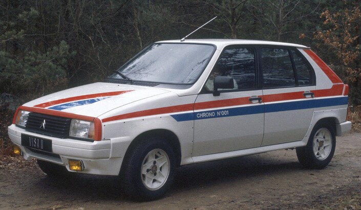 Avec son kit carrosserie dessiné par Gérard Godfroy, la Citroën Visa Chrono devient carrément aguicheuse !