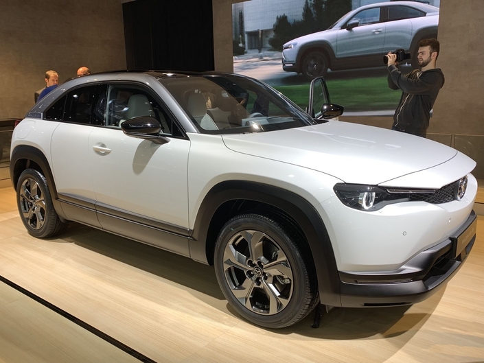 Mazda MX-30 : paris osés - Vidéo en direct du Salon de Bruxelles 2020