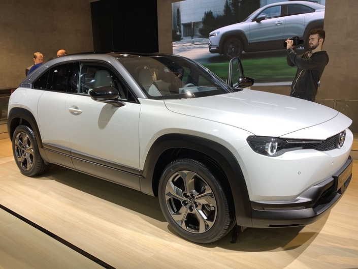 Mazda MX-30 : paris osés - Vidéo en direct du Salon de Bruxelles 2020