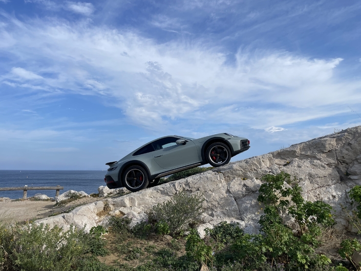 Pour ceux qui veulent rouler en voiture de sport, même après le déclin de notre civilisation.
