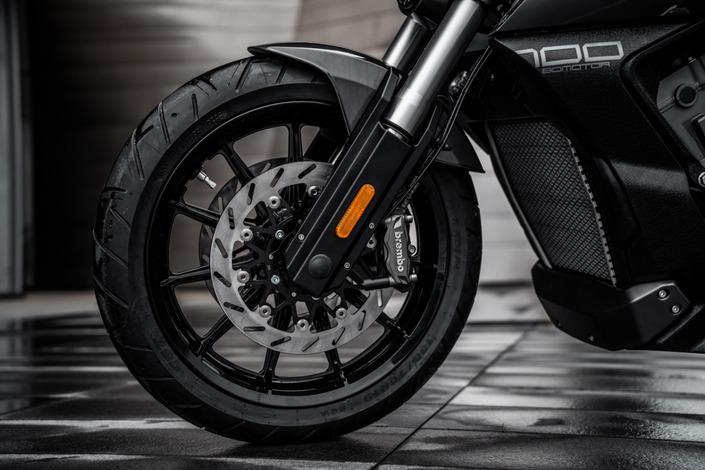 Le power cruiser chinois Benda LFC 700 muscle son jeu avec une version Pro disponible en France