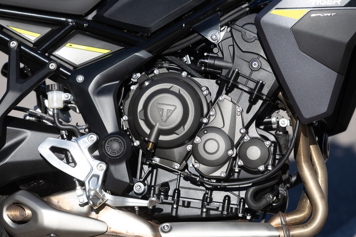 La Triumph Tiger 660 Sport 2026 est une tigresse, qui retrouve son mordant