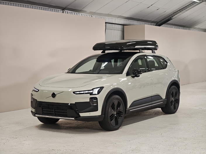 Nous avons pu découvrir aussi le EX60 en version Cross Country, plus apte à sortir des sentiers battus. Toutes les photos dans le portfolio.