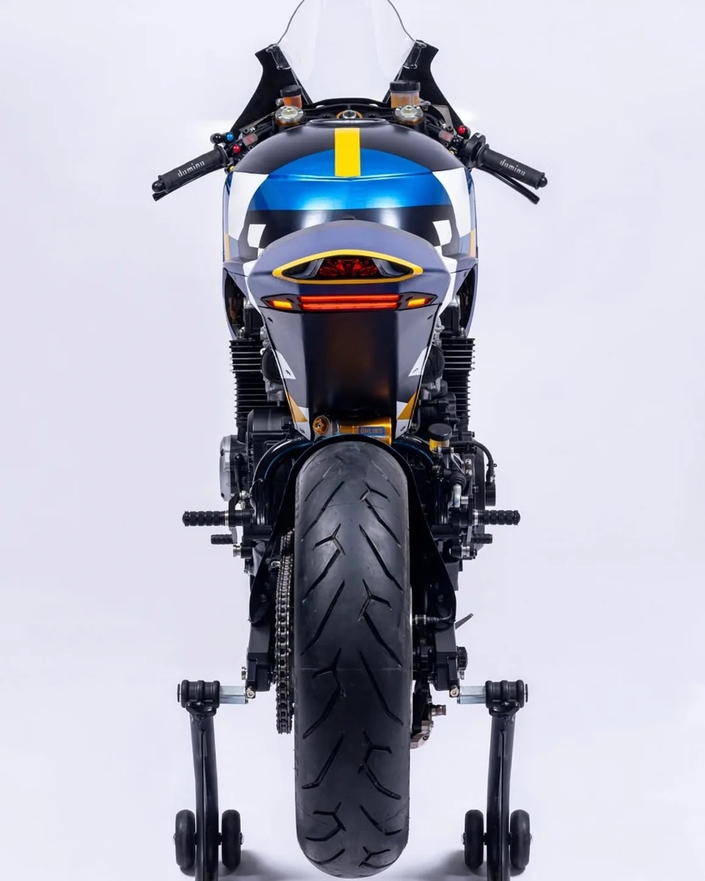 Quand une Honda CB750 de 1991 se prend pour une Superbike moderne