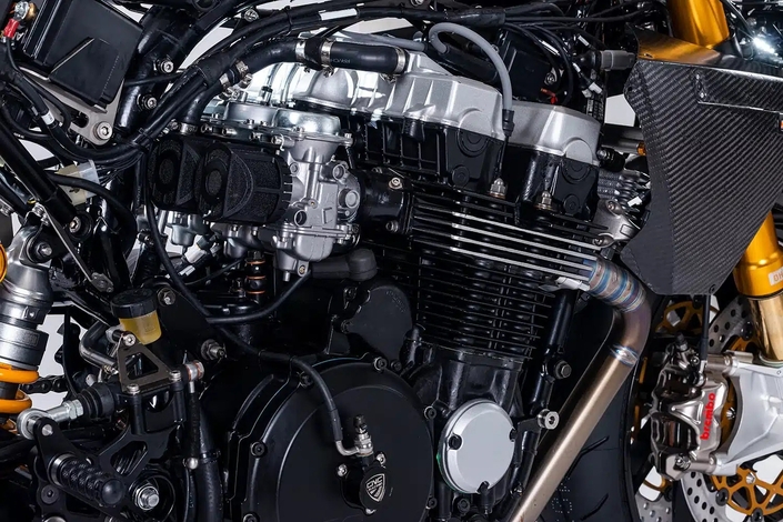 Quand une Honda CB750 de 1991 se prend pour une Superbike moderne