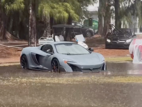 Un orage met sous les eaux des supercars au Moda Miami