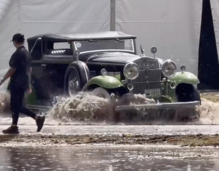 Un orage met sous les eaux des supercars au Moda Miami