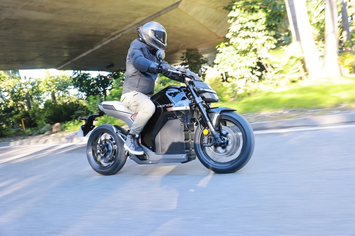 Que vaut la WN7, la première moto électrique de Honda ?
