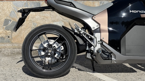 Que vaut la WN7, la première moto électrique de Honda ?