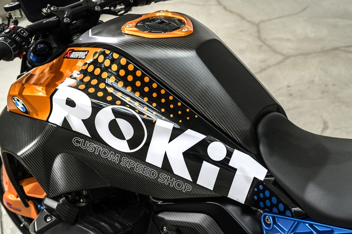 La BMW R 1300 R se dévergonde et devient une Superhooligan !