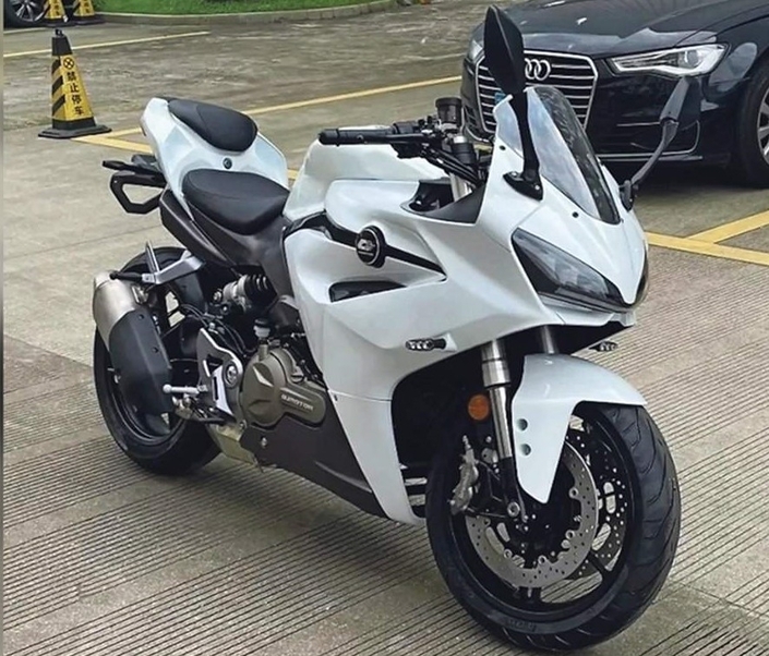 Une première photo pour la sportive Benelli de moyenne cylindrée.