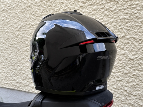 Avec sa technologie de réduction de bruit et son intercom intégré, le Sena Phantom ANC est-il vraiment le casque de demain, nous l’avons testé.