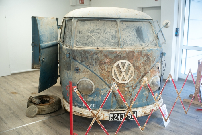 Un coup de baguette magique de 28 mois, et le T1 en ruine est flambant neuf.