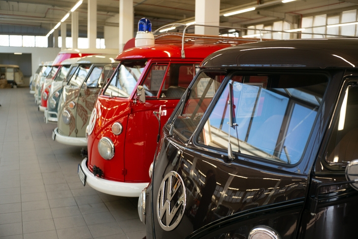 Plongée dans l’antre secret de Volkswagen ou l’on peut offrir une cure de jouvence à son Combi moyennant 100 000 euros