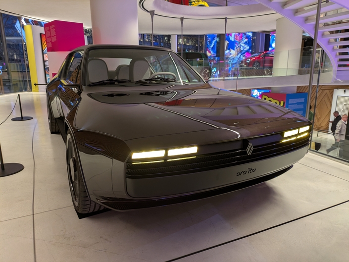 R17 electric restomod x Ora Ïto (2024) ©LBDB