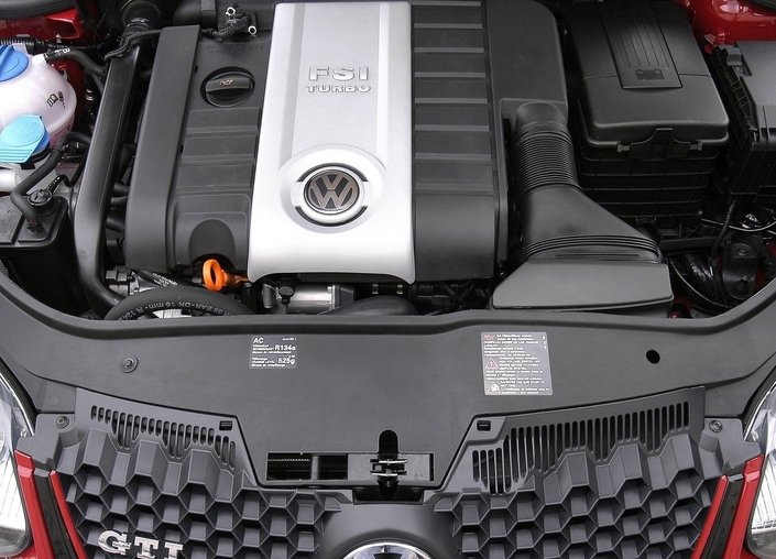 Le moteur TFSI de la VW Golf V demande plus d'attention que celui de la Mégane, notamment par sa commande de pompe HP qui peut nuire à l'arbre à cames.