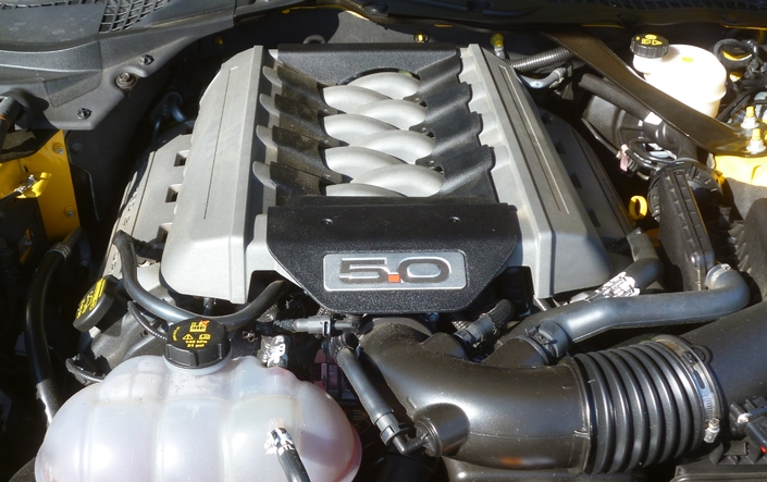 En configuration usine, le V8 Coyote de la Ford Mustang 6 est très costaud, plus que la boîte auto à 10 rapports proposée dès 2018. Ici, en 2015.