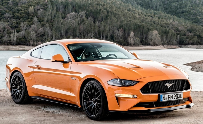 Fin 2017 est présentée à Francfort la Ford Mustang 6 phase 2. L'avant modifié s'accompagne d'un V8 doté d'une injection directe (450 ch).
