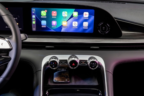 Pas d’écran déporté. Ici l’affichage est intégré. Il est moins à la pointe que la concurrence allemande en matière de réactivité.