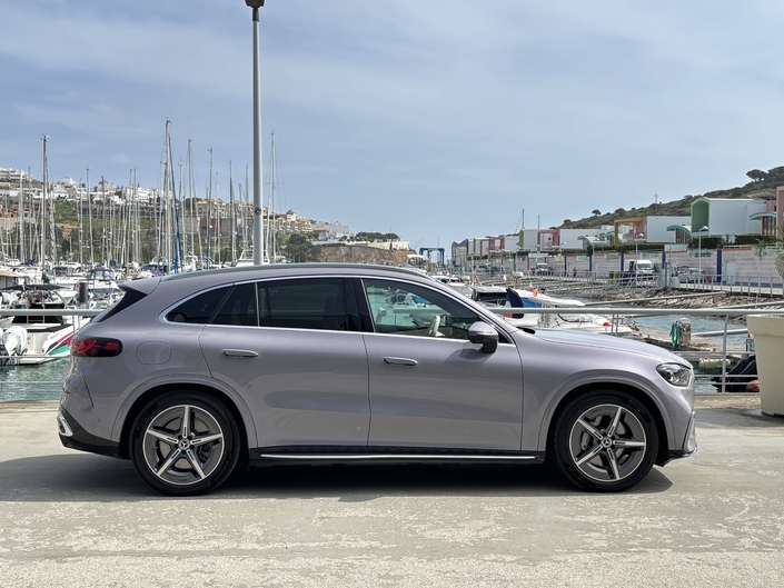 Plus long de plus de 13 cm, le GLC gagne en dynamisme avec sa chute de pavillon prononcée.