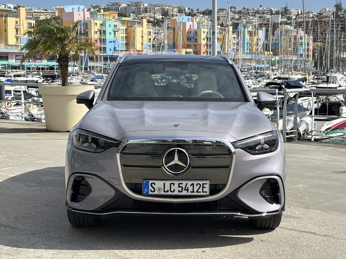 Le Mercedes GLC électrique met le BMW iX3 dans sa ligne de mire