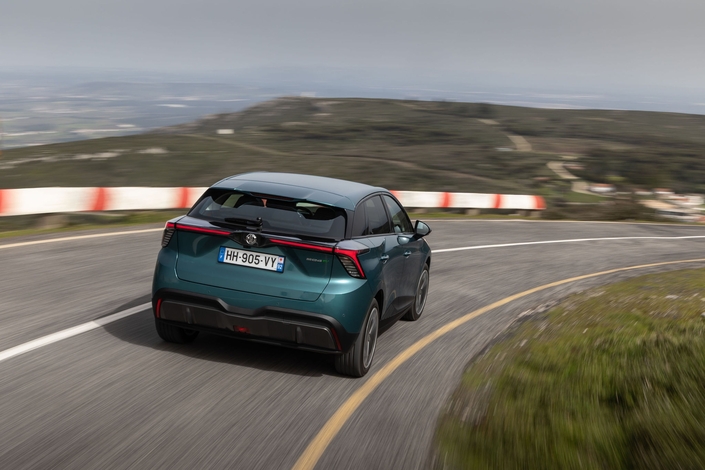 La MG4 propose plusieurs niveaux de régénération avec, au sommet, un système One Pedal, qui autorise l’arrêt complet au lever de pied.