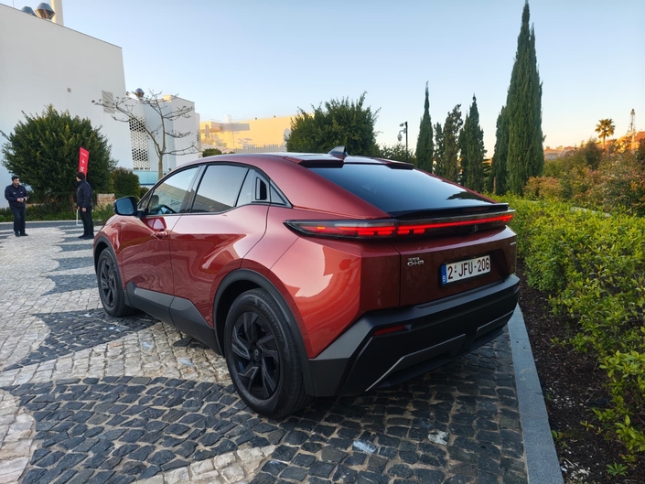 Les premières images en direct de l’essai du Toyota C-HR +