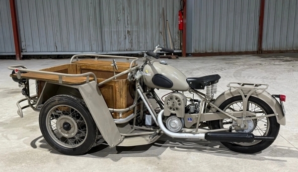 Triporteur Peugeot 125 cm3 1955 (lot ° 5)