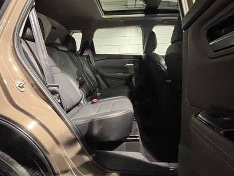 L’espace généreux aux jambes permet de se prélasser mais aussi de laisser plus de place aux passagers du dernier rang ou aux bagages en avançant la banquette.