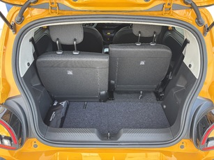 Les sièges coulissants permettent d’augmenter le volume en fonction des besoins et du nombre de passagers. 