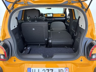 Hormis celui du conducteur, tous les sièges se rabattent pour charger des objets longs.