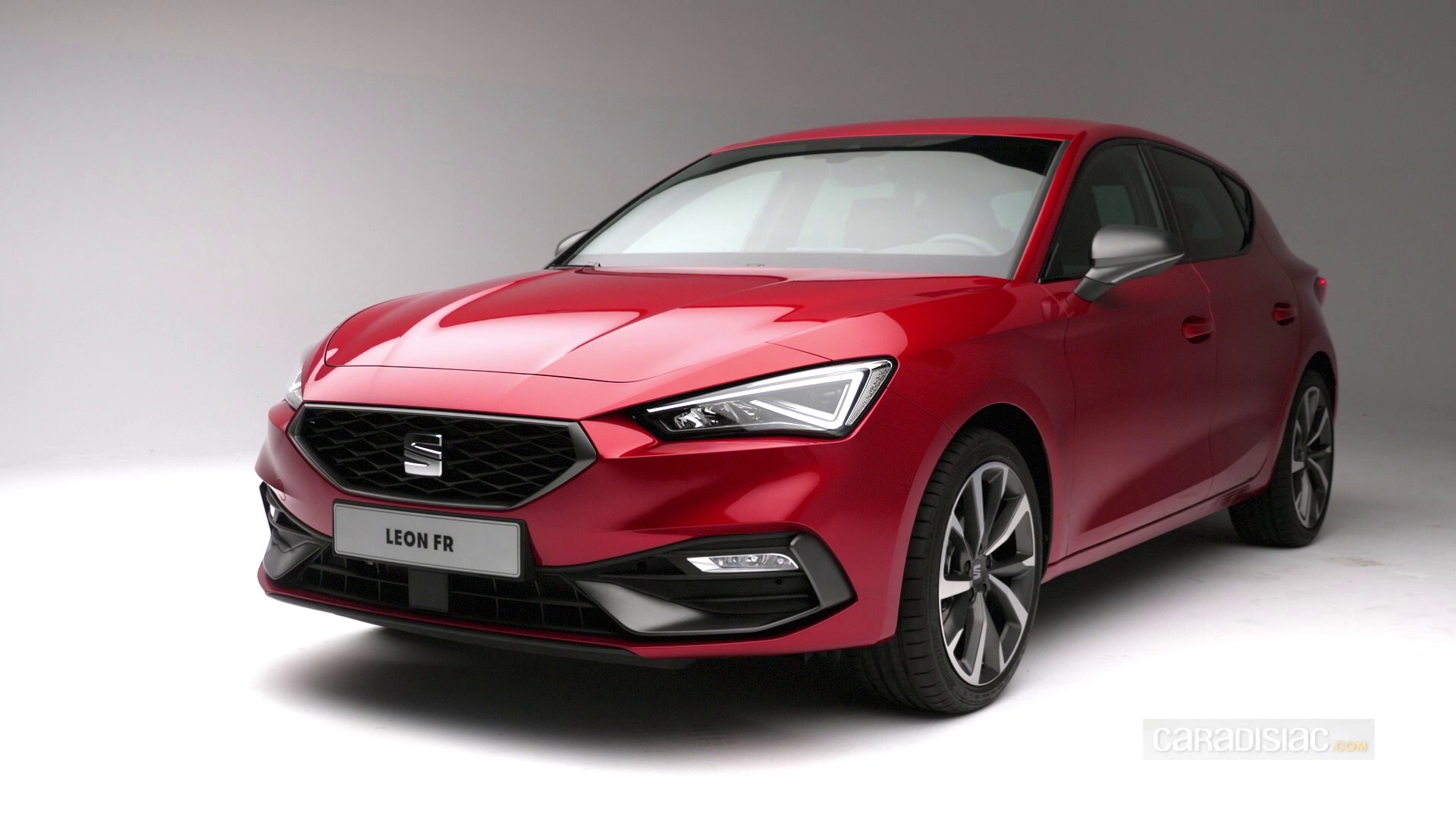 S0-presentation-video-seat-leon-2020-connectee-hybridee-et-sans-complexe-face-a-la-golf-617765.jpg