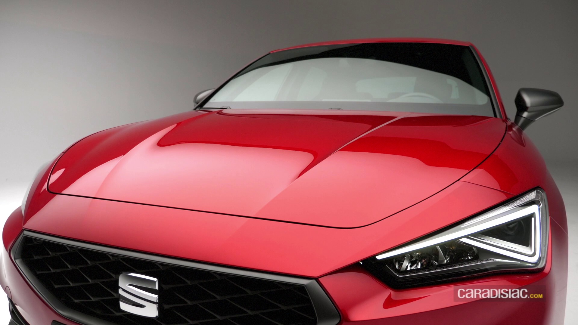 S0-presentation-video-seat-leon-2020-connectee-hybridee-et-sans-complexe-face-a-la-golf-617772.jpg