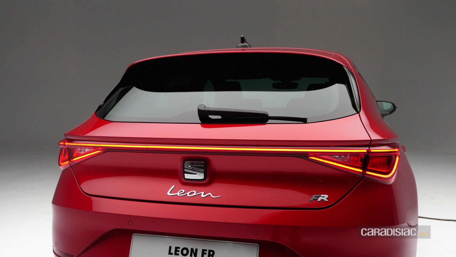 S0-presentation-video-seat-leon-2020-connectee-hybridee-et-sans-complexe-face-a-la-golf-617773.jpg