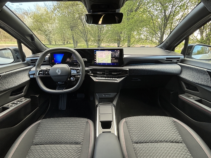 L'intérieur de cette finition Techno est valorisant. Le multimédia est performant, l'ergonomie soignée et les habillages sont de bonne qualité.