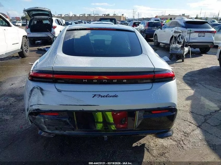 Sous cet angle, cette Prelude semble presque réparable avec moins de 500 kilomètres au compteur.