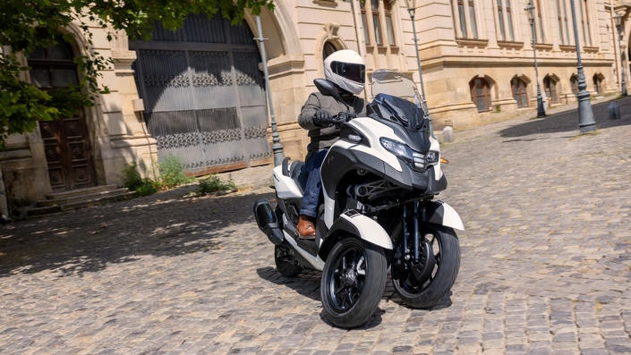 Une grande première pour le nouveau Tricity 300, le scooter trois-roues urbain haut de gamme de Yamaha