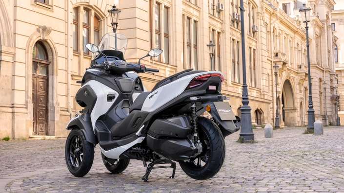 Une grande première pour le nouveau Tricity 300, le scooter trois-roues urbain haut de gamme de Yamaha