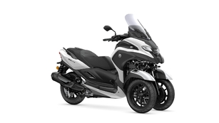 Une grande première pour le nouveau Tricity 300, le scooter trois-roues urbain haut de gamme de Yamaha