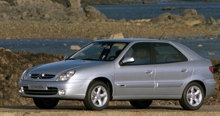 En 2003, dernière salve de changements pour la Citroën Xsara, qui adopte de nouveaux boucliers accueillant les antibrouillards. L'ESP est de série.